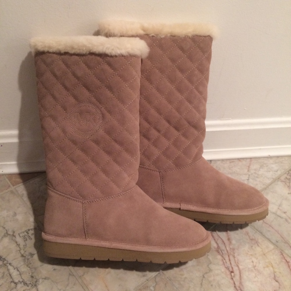 Sandy Quilted Suede Fur Cold Weather Boots - Picture 2 of 16